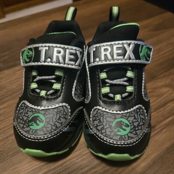 Toddler dinosaur sneakers size 6 - Picture 1 of 5